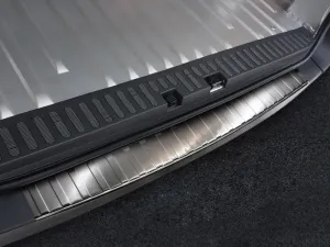 Ochranná lišta hrany kufru Nissan NV400 2010-2022 (matná) #527412
