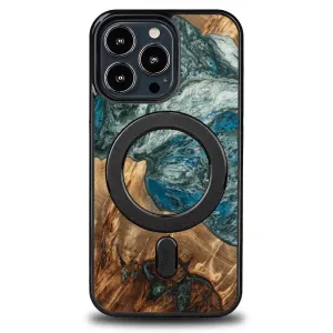 MagSafe Bewood Unikátní pouzdro Planet Earth ze dřeva a pryskyřice pro iPhone 13 Pro - modré a zelené