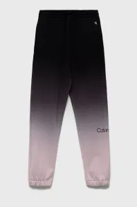 Dětské bavlněné tepláky Calvin Klein Jeans černá barva #3436550