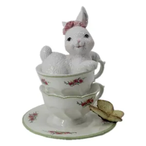 Dekorace bílé králičí slečny v porcelánových šálcích s motýlem - 12*12*15 cm 6PR3139