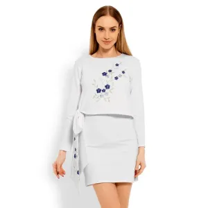 Bílé šaty s vyšívanými květinami a mašlí pro dámy