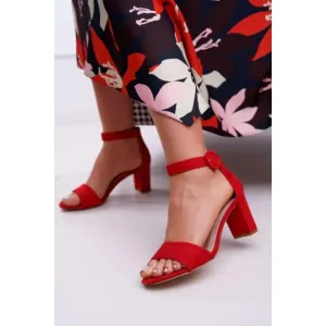 Červené semišové sandály na mírném podpatku pro dámy