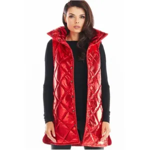 Prošívaná dámská vesta červené barvy s vysokým límcem
