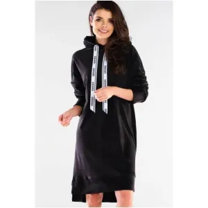 Velurové dámské šaty černé barvy s dlouhým rukávem