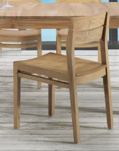Estila Masivní jídelní židle Fjordar s jemně zaoblenou zádovou opěrkou a sedací částí bledě hnědá 82cm