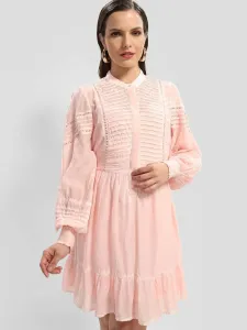 Šaty s příměsí hedvábí Guess růžová barva, mini, oversize