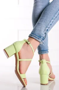 Světle zelené sandály na hrubém podpatku Erine
