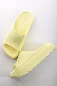 Světle žluté pryžové pantofle na platformě Quinn #5980389