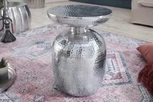 Estila Moderní stříbrný příruční stolek Siliguri v organickém tvaru 36cm