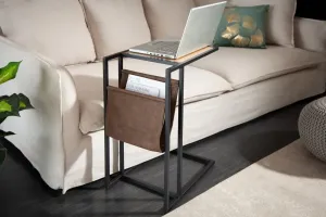 Estila Industriální příruční stolek pro laptop Maquina s černou kovovou konstrukcí a hnědým vakem pro odklad z eko kůže 65cm