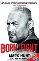 Born To Fight (Hunt Mark)(Paperback / softback)