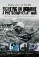Fighting in Ukraine: A Photographer at War (Mitchelhill-Green David)(Paperback)