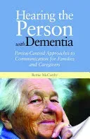 Hearing the Person with Dementia: Person-Centred Approaches to Communication for Families and Caregivers (McCarthy Bernie)(Paperback)