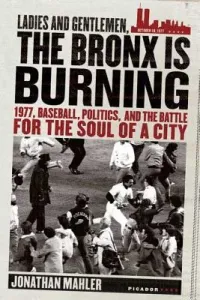 Ladies and Gentlemen, the Bronx Is Burning: 1977, Baseball, Politics, and the Battle for the Soul of a City (Mahler Jonathan)(Paperback)