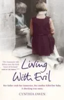 Living With Evil (Owen Cynthia)(Paperback / softback)
