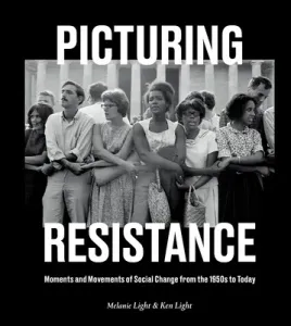 Picturing Resistance: Moments and Movements of Social Change from the 1950s to Today (Light Melanie)(Pevná vazba)