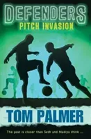 Pitch Invasion (Palmer Tom)(Paperback / softback)