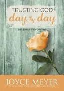 Trusting God Day by Day - 365 Daily Devotions (Meyer Joyce)(Paperback / softback)