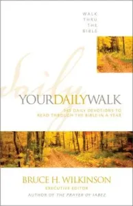 Your Daily Walk: 365 Daily Devotions to Read Through the Bible in a Year (Walk Thru the Bible)(Paperback)