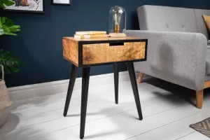 Estila Industriální příruční stolek Clermont z masivního mangového dřeva s černými kovovými nohami 45cm