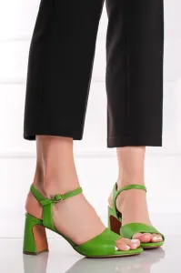 Zelené sandály na hrubém podpatku 2-28384