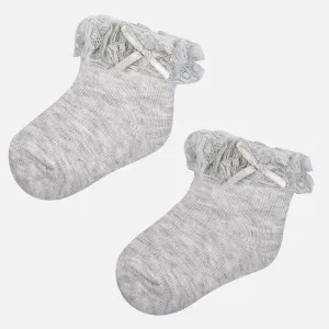 Ponožky s krajkou světle šedé NEWBORN Mayoral velikost: 18 měsíců (EU 21)