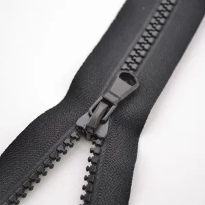 Zip Sarah kostěný dělitelný 5mm - černá 45 cm