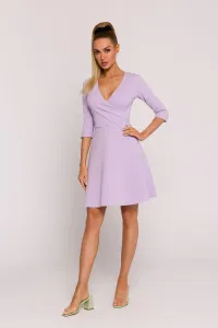 Světle fialové šaty s véčkovým výstřihem M786