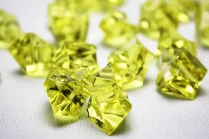 Krystalové kamínky 50 g - různé barvy