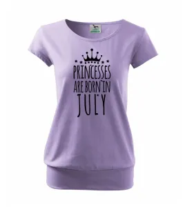 Princesses are born in July - Volné triko city