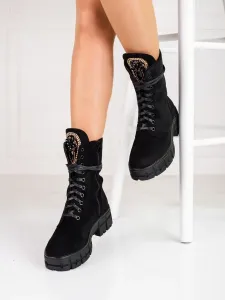 Designové dámské černé  kotníčkové boty na plochém podpatku #601298