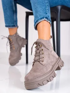 Jedinečné hnědé dámské  kotníčkové boty na plochém podpatku #600520