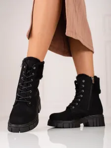 Komfortní dámské  kotníčkové boty černé na plochém podpatku #601138