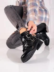 Módní  kotníčkové boty černé dámské na plochém podpatku #600500