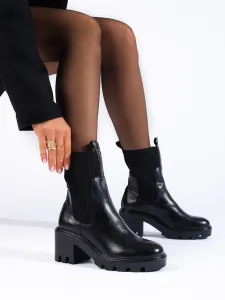 Stylové černé dámské  kotníčkové boty na širokém podpatku #5565969