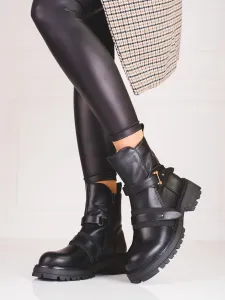 Trendy dámské černé  kotníčkové boty na plochém podpatku #601011