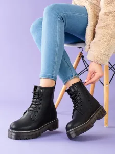 Zajímavé  kotníčkové boty dámské černé bez podpatku #601542