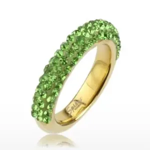 Třpytivý prsten zlaté barvy z oceli, linie světle zelených kamínků - Velikost: 52