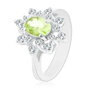 Blýskavý prsten stříbrné barvy, světle zelený zirkonový ovál, čiré lupínky - Velikost: 48