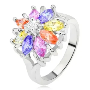 Lesklý prsten stříbrné barvy, barevný květ z broušených kamínků - Velikost: 49
