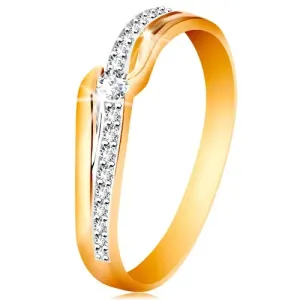 Blýskavý zlatý prsten 585 - čirý zirkon mezi konci ramen, zirkonová vlnka - Velikost: 54
