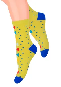 Dívčí klasické ponožky se vzorem puntíků 014/128 Steven Barva/Velikost: žlutá tmavá / 32/34