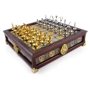Harry Potter - Hogwarts Houses Quidditch Chess Set - šachy