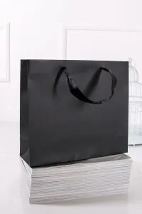 Stredná černá dárková taška 32x10x28 cm