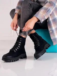 Klasické dámské černé  kotníčkové boty na plochém podpatku #600496