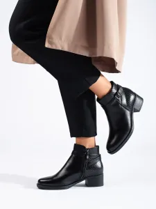 Stylové černé  kotníčkové boty dámské na širokém podpatku #5338095